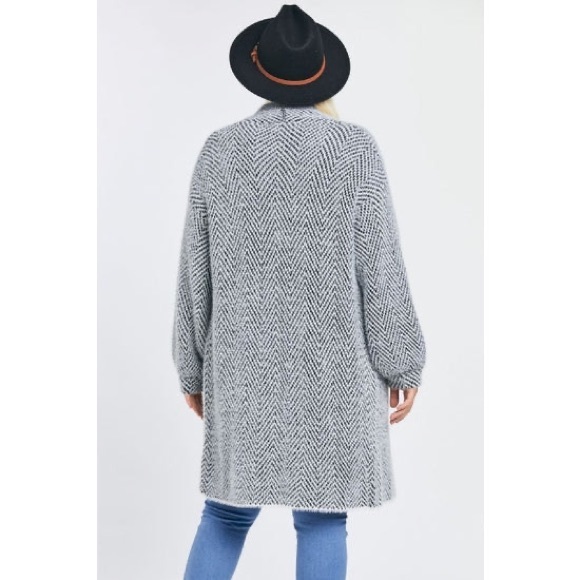 Black And White Long Cardigan - Plus size - Picture 3 of 3